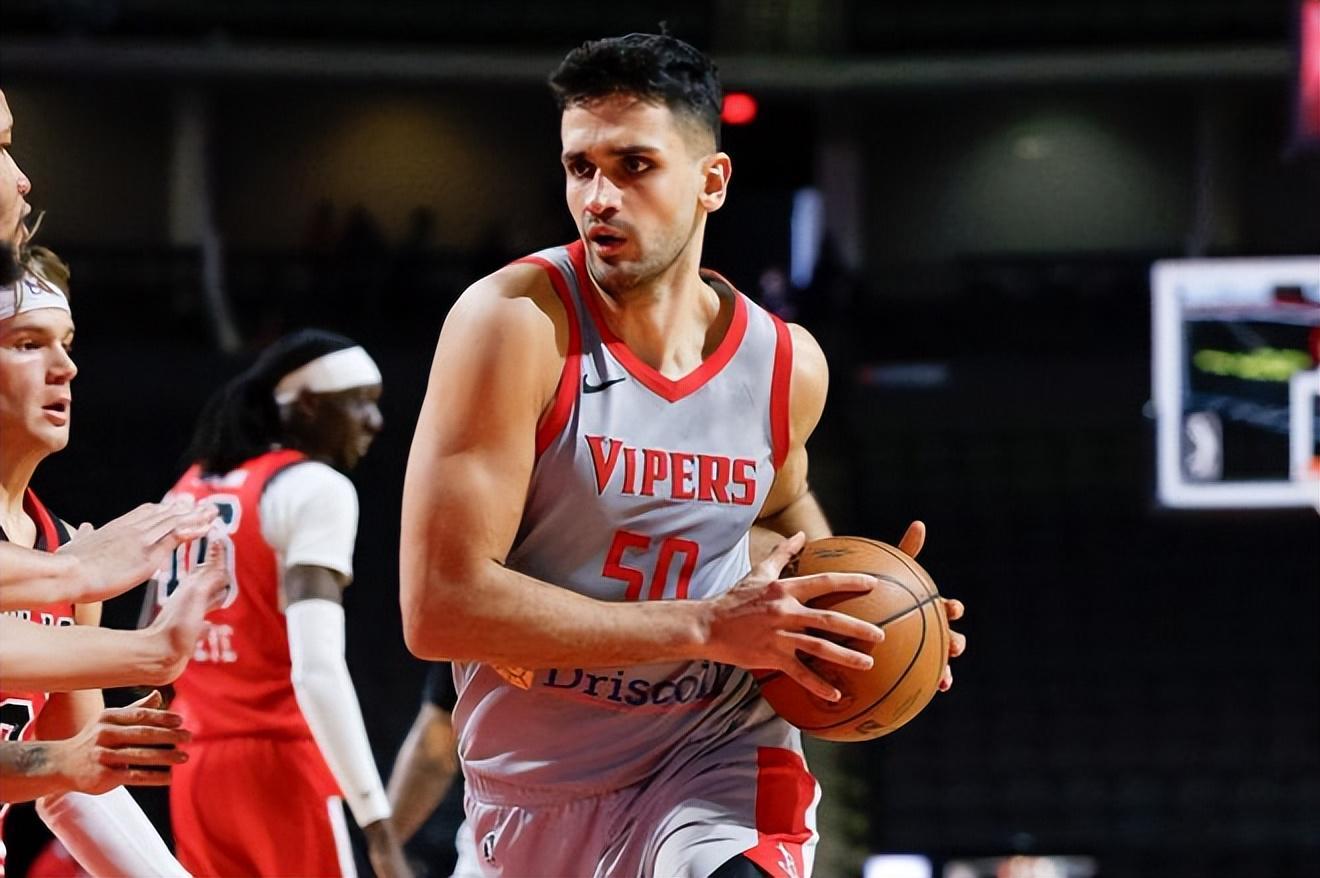 开云体育app官方下载-火箭二队首秀表现抢眼，但土耳其中锋到了第二场立刻状态下滑了？